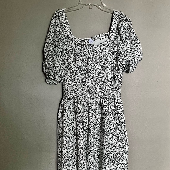 Old Navy Waist Define Puff Sleeve Dress - Picture 6 of 6